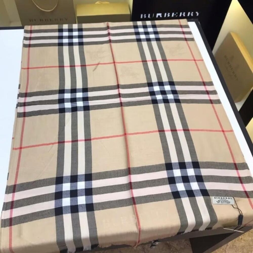 Burberry Scarf - Picture 7 of 7